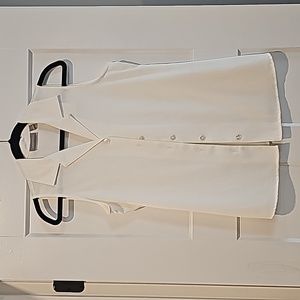 New, Women's Croft&Barrow sleeveless, buttoned size small v neck with a collar